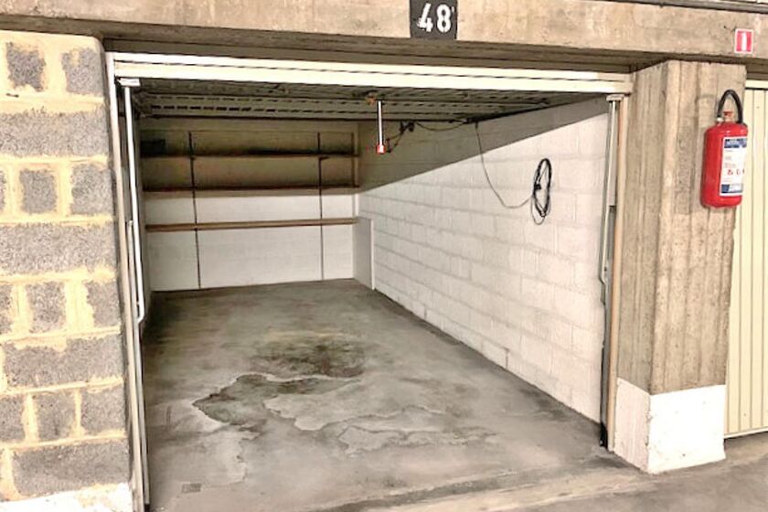 Garage (ferme) à vendre à Asse